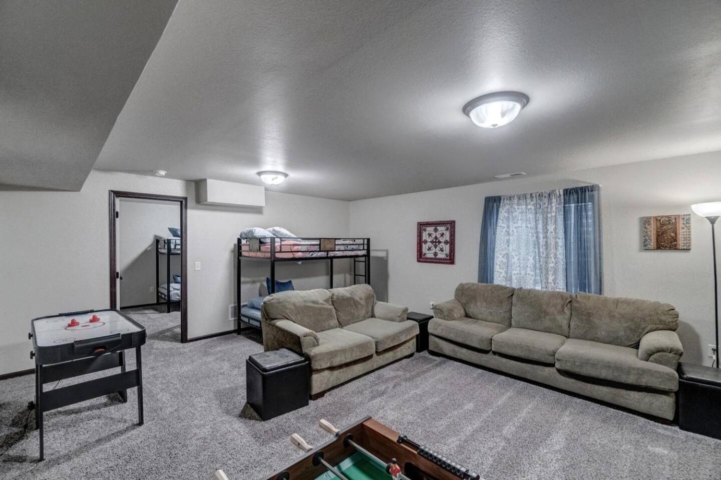 Family Friendly, Locally Owned, Home On A Hill! Rapid City Extérieur photo