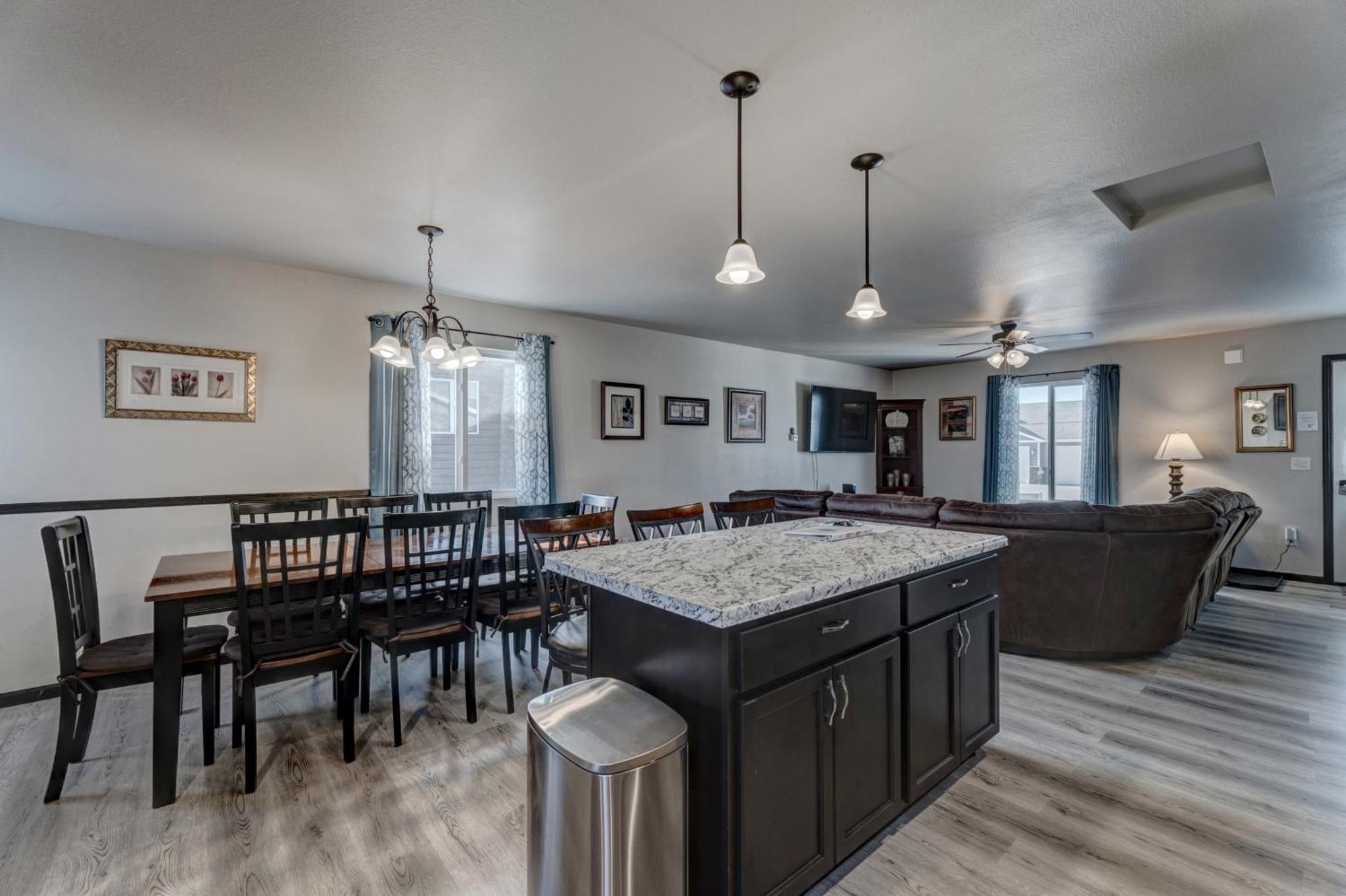 Family Friendly, Locally Owned, Home On A Hill! Rapid City Extérieur photo